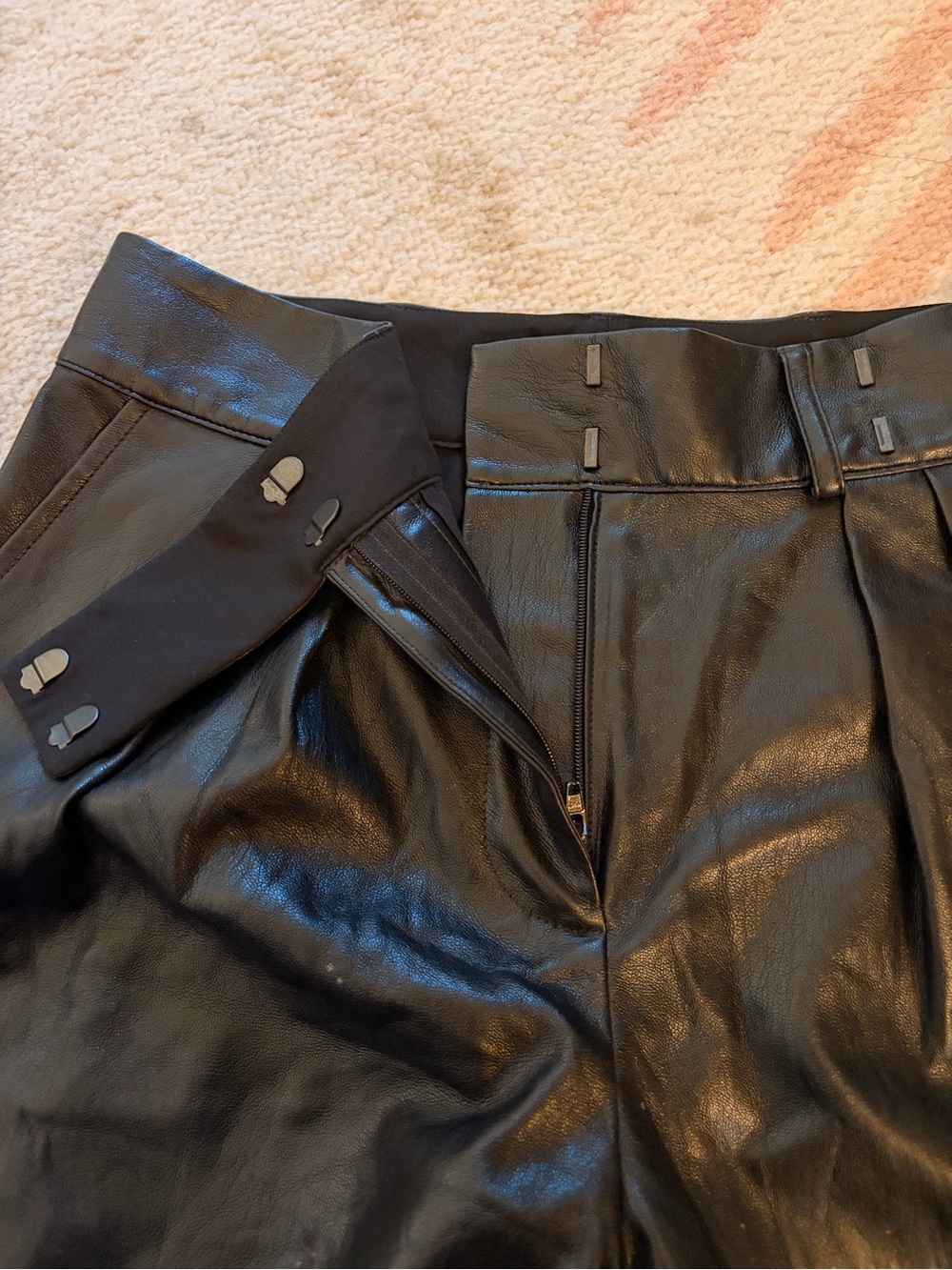 Alice and Olivia black straight leg vegan leather pants size 2 - Picture 4 of 10